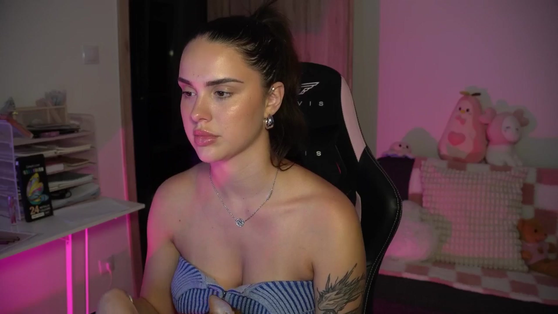 Gallery image thumbnail from NotYourNaomi's myfreecams stream on, 08/04/2025, 21:24 image 2 of 20