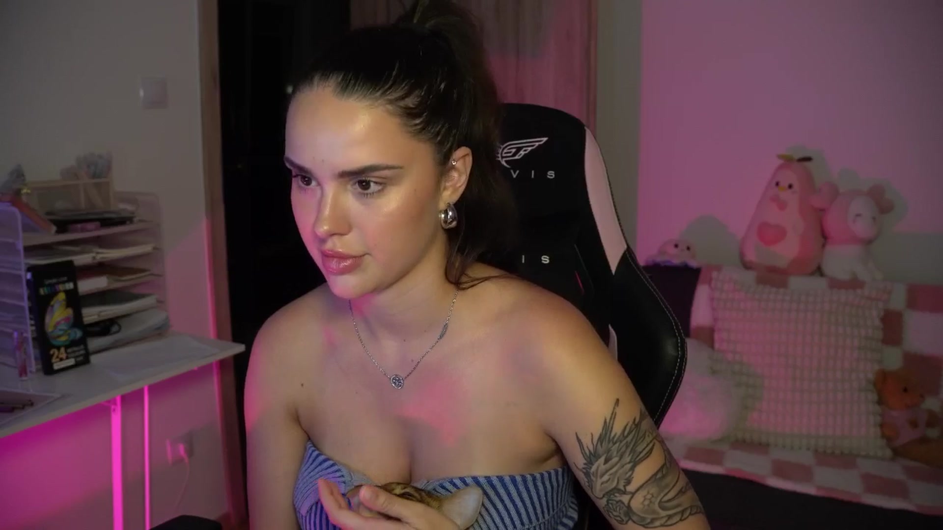 Gallery image thumbnail from NotYourNaomi's myfreecams stream on, 08/04/2025, 21:24 image 4 of 20