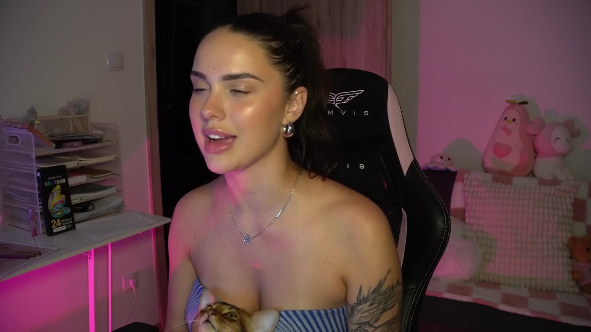 Gallery image thumbnail from NotYourNaomi's myfreecams stream on, 08/04/2025, 21:24 image 6 of 20