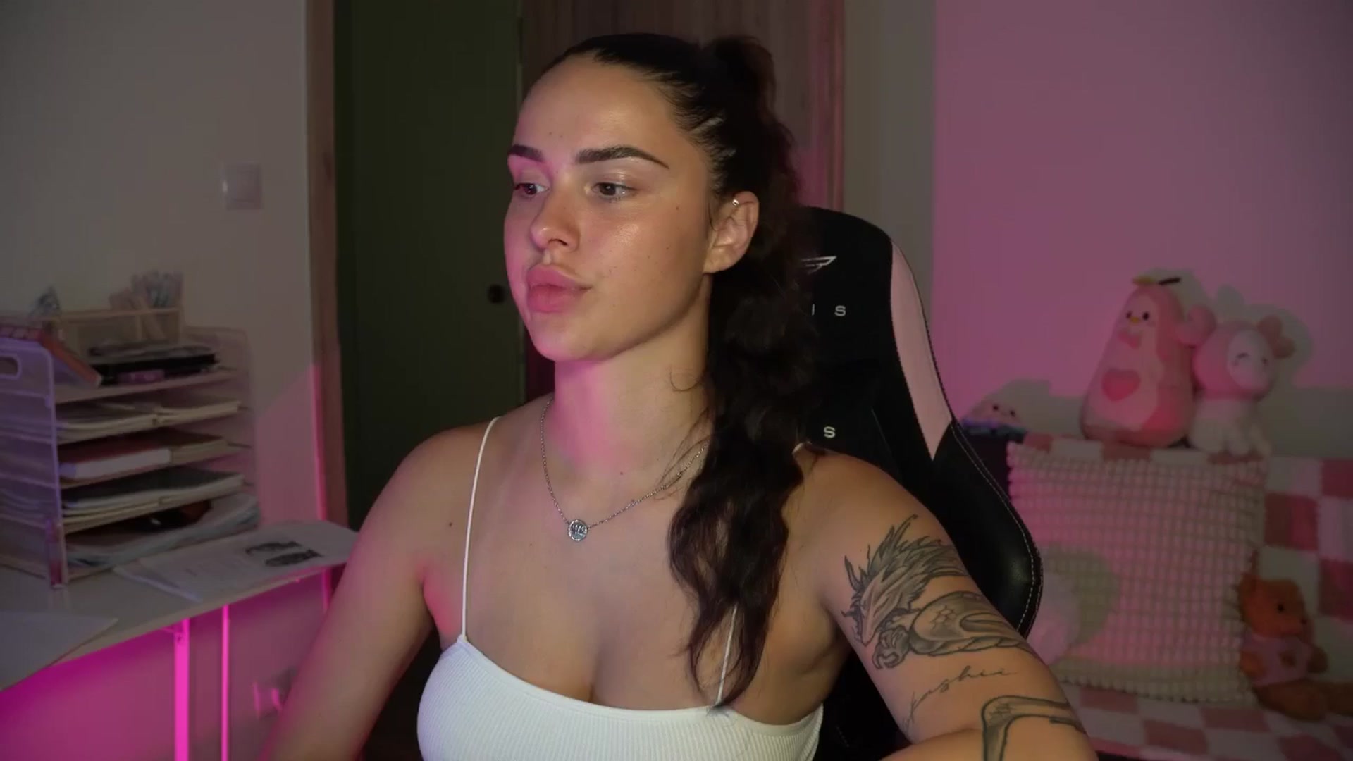 Gallery image thumbnail from NotYourNaomi's myfreecams stream on, 08/10/2025, 21:18 image 14 of 20