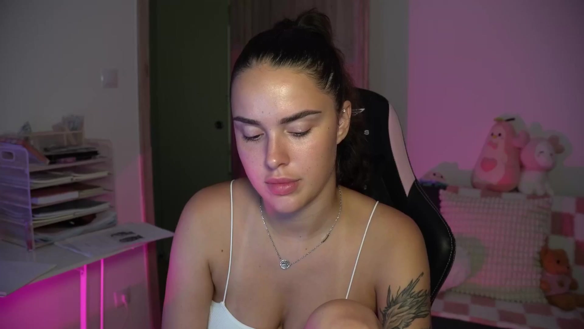 Gallery image thumbnail from NotYourNaomi's myfreecams stream on, 08/10/2025, 21:18 image 17 of 20