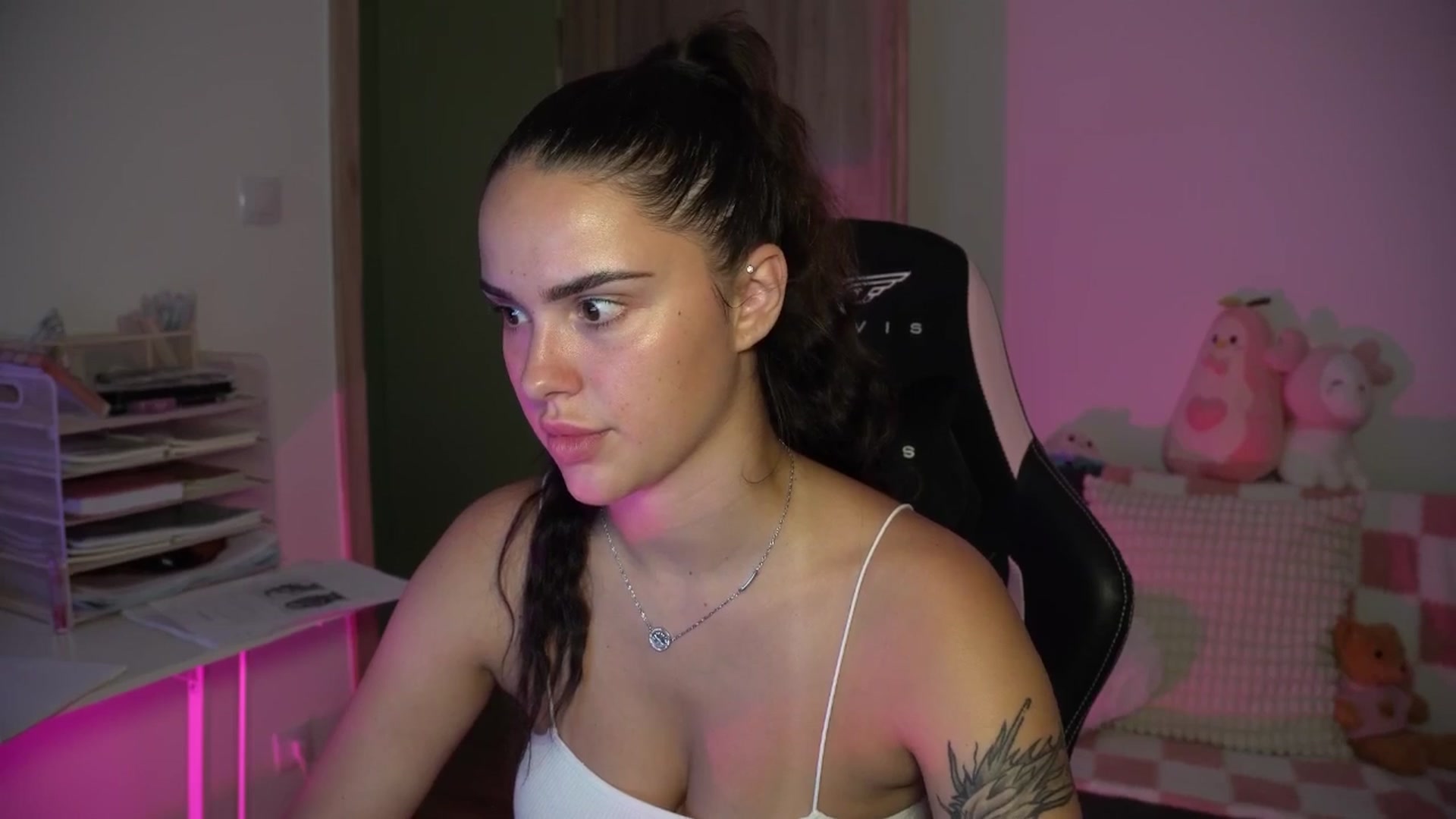Gallery image thumbnail from NotYourNaomi's myfreecams stream on, 08/10/2025, 21:18 image 13 of 20