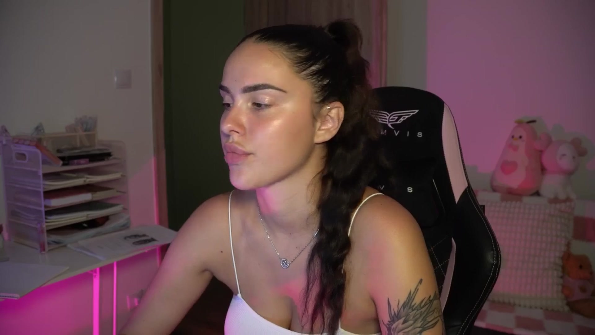 Gallery image thumbnail from NotYourNaomi's myfreecams stream on, 08/10/2025, 21:18 image 6 of 20