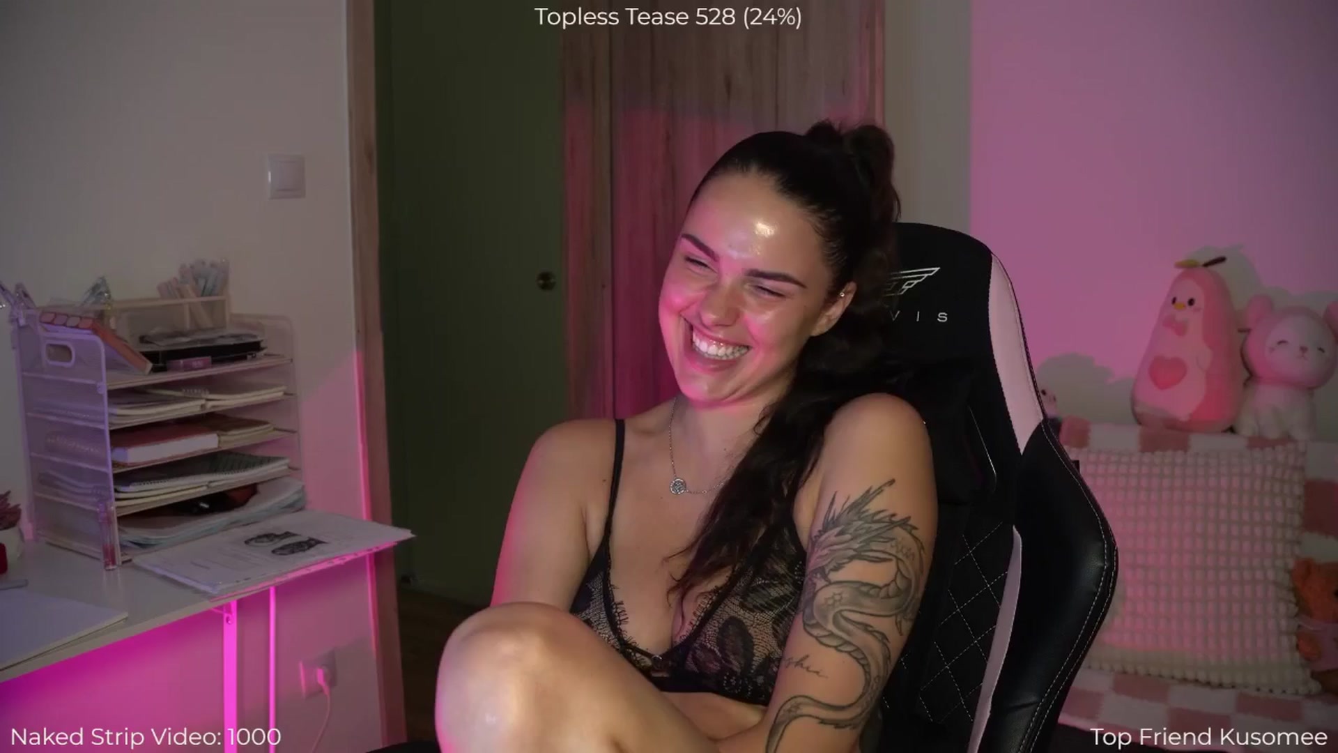 Gallery image thumbnail from NotYourNaomi's myfreecams stream on, 08/11/2025, 21:27 image 6 of 20