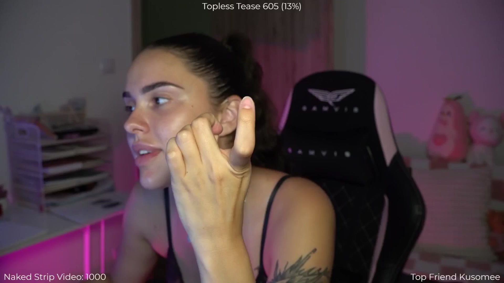 Gallery image thumbnail from NotYourNaomi's myfreecams stream on, 08/11/2025, 21:27 image 3 of 20