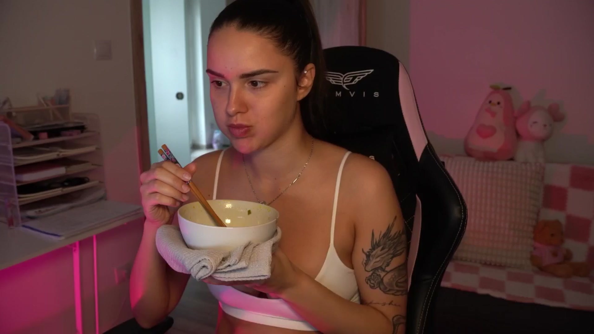 Gallery image thumbnail from NotYourNaomi's myfreecams stream on, 09/16/2025, 07:39 image 17 of 20