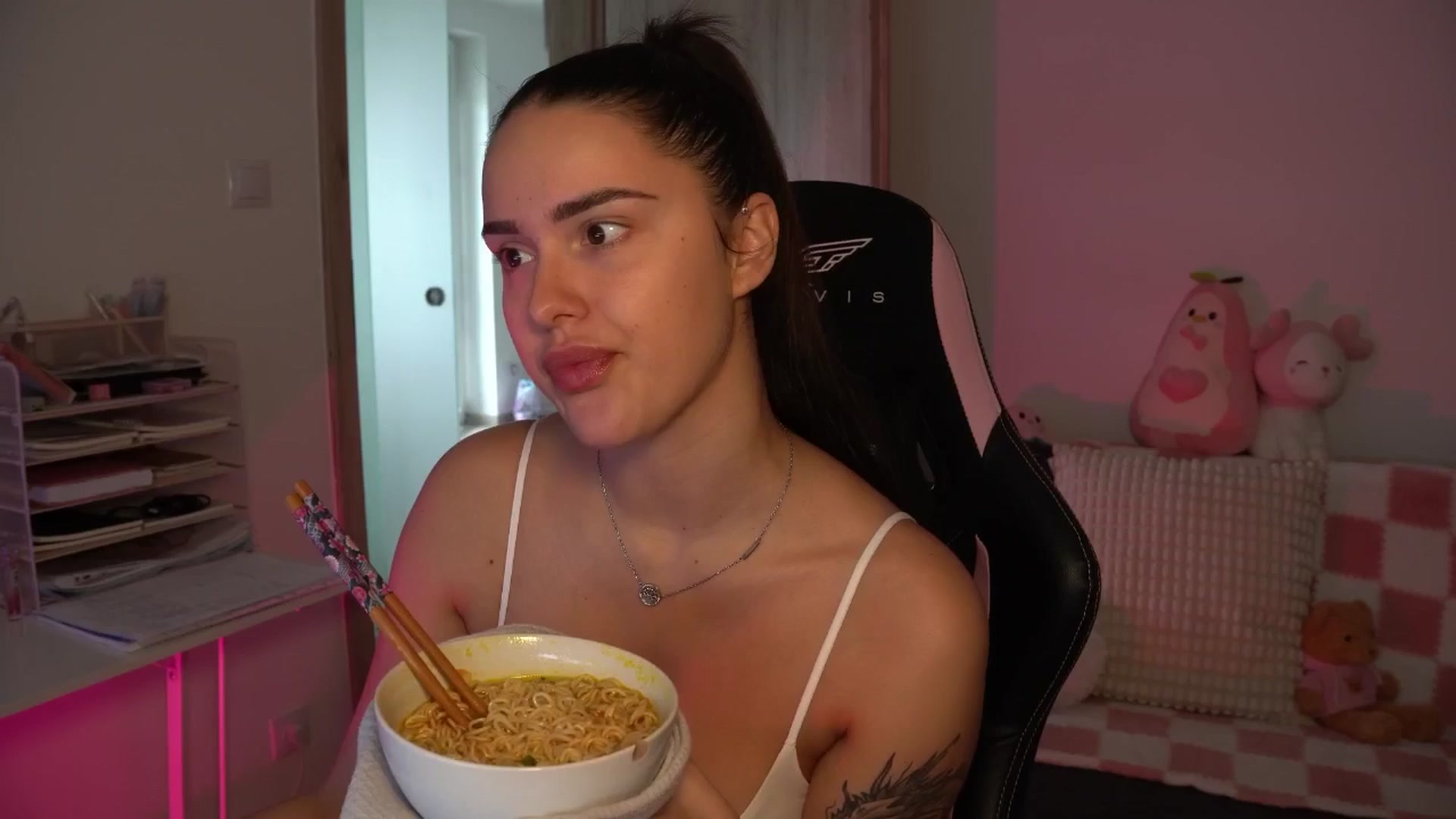 Gallery image thumbnail from NotYourNaomi's myfreecams stream on, 09/16/2025, 07:39 image 1 of 20