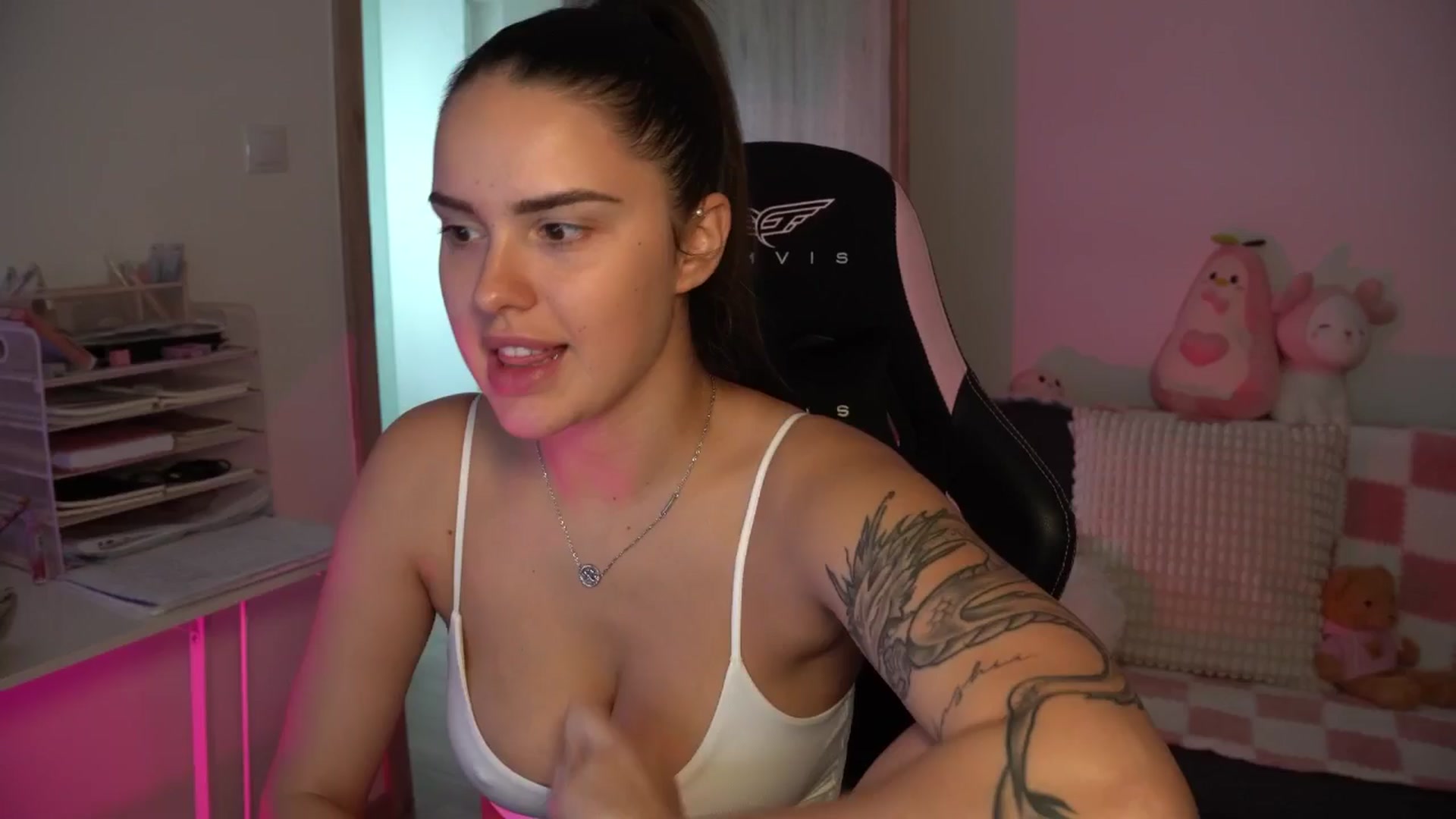 Gallery image thumbnail from NotYourNaomi's myfreecams stream on, 09/16/2025, 07:39 image 5 of 20
