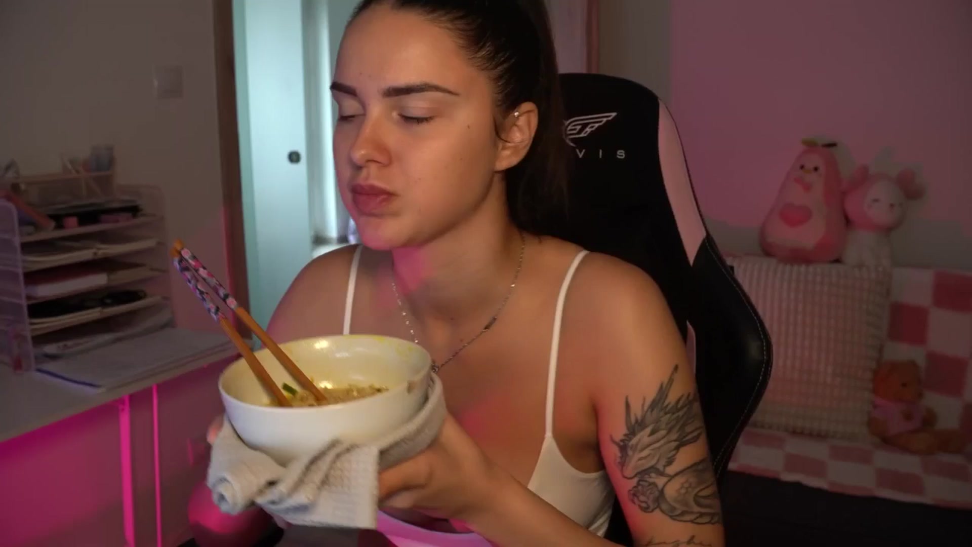 Gallery image thumbnail from NotYourNaomi's myfreecams stream on, 09/16/2025, 07:39 image 14 of 20