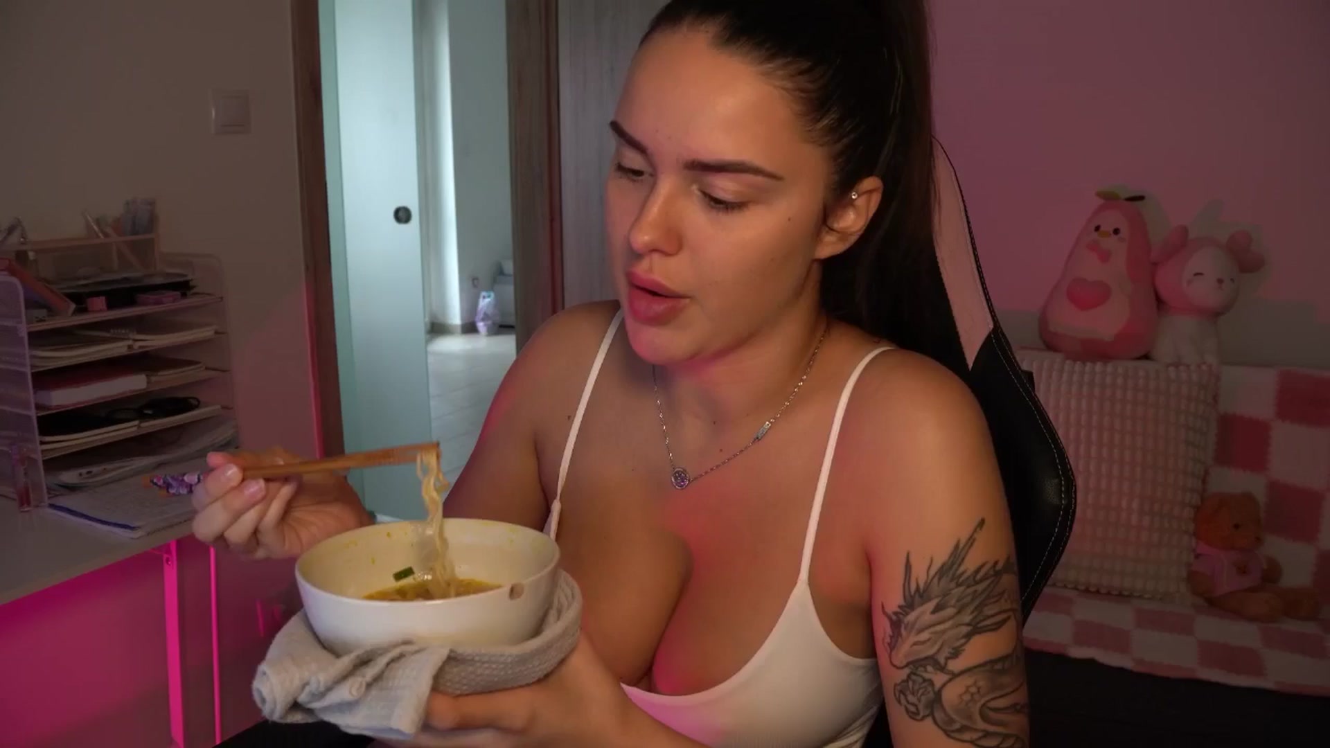 Gallery image thumbnail from NotYourNaomi's myfreecams stream on, 09/16/2025, 07:39 image 15 of 20