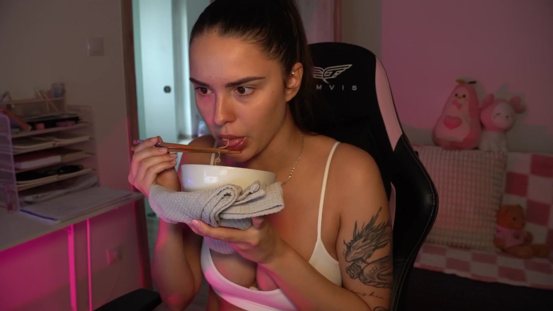 Gallery image thumbnail from NotYourNaomi's myfreecams stream on, 09/16/2025, 07:39 image 18 of 20