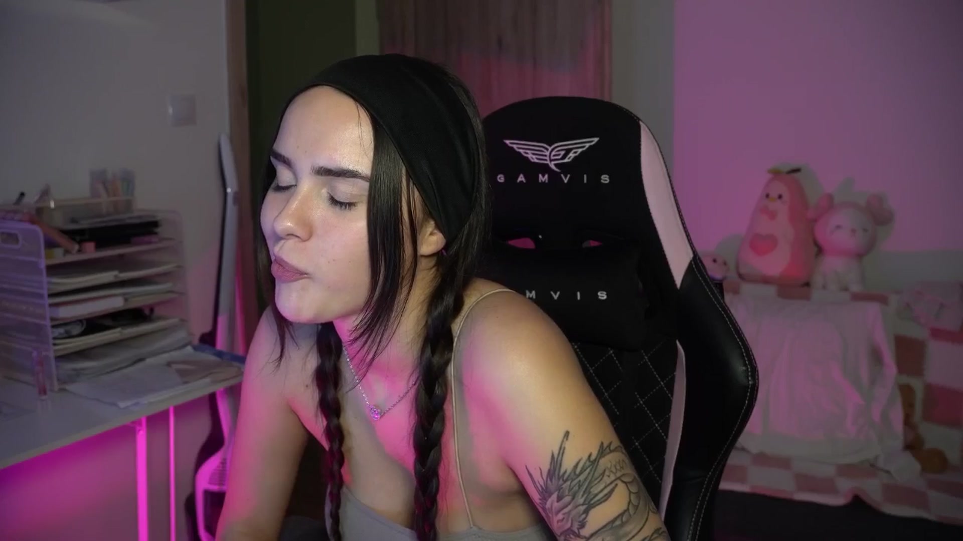 Gallery image thumbnail from NotYourNaomi's myfreecams stream on, 11/06/2025, 21:51 image 18 of 20