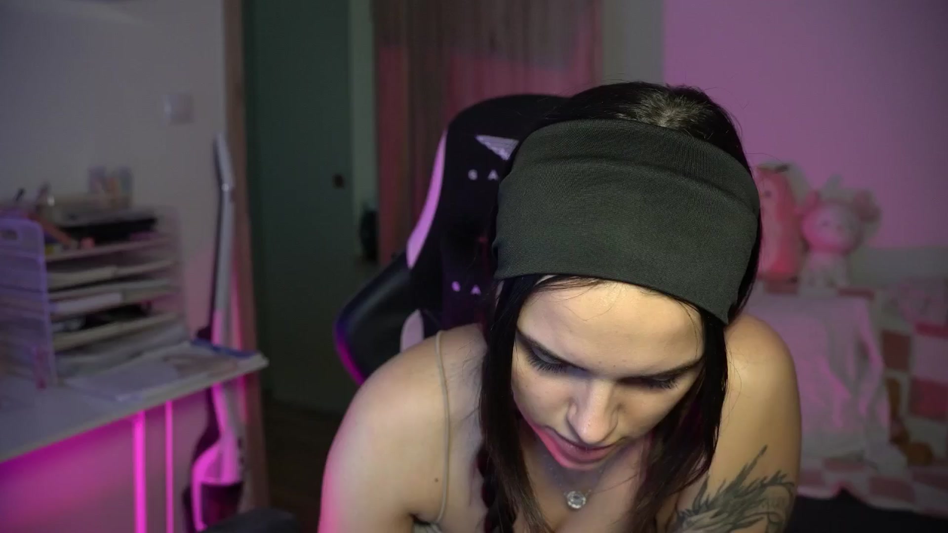 Gallery image thumbnail from NotYourNaomi's myfreecams stream on, 11/06/2025, 21:51 image 15 of 20