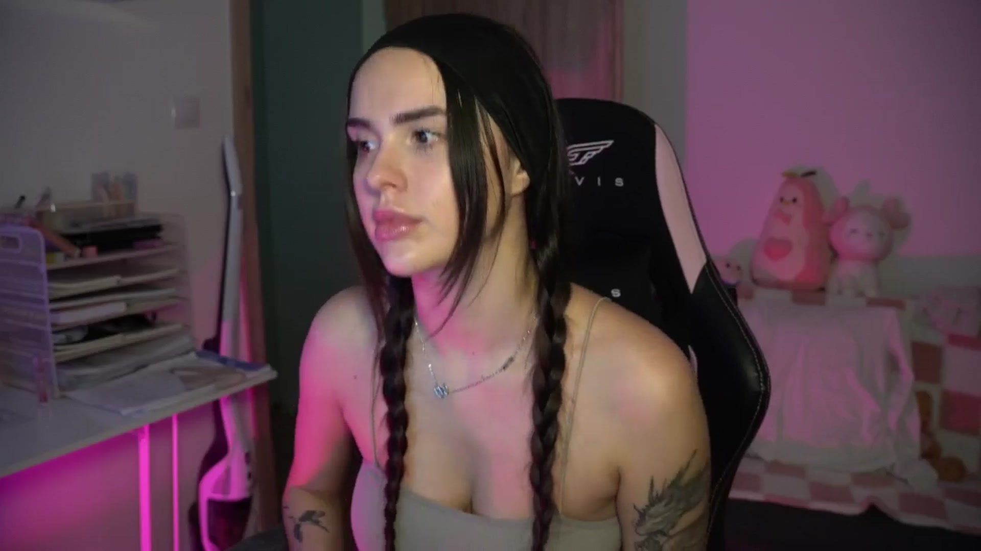 Gallery image thumbnail from NotYourNaomi's myfreecams stream on, 11/06/2025, 21:51 image 6 of 20