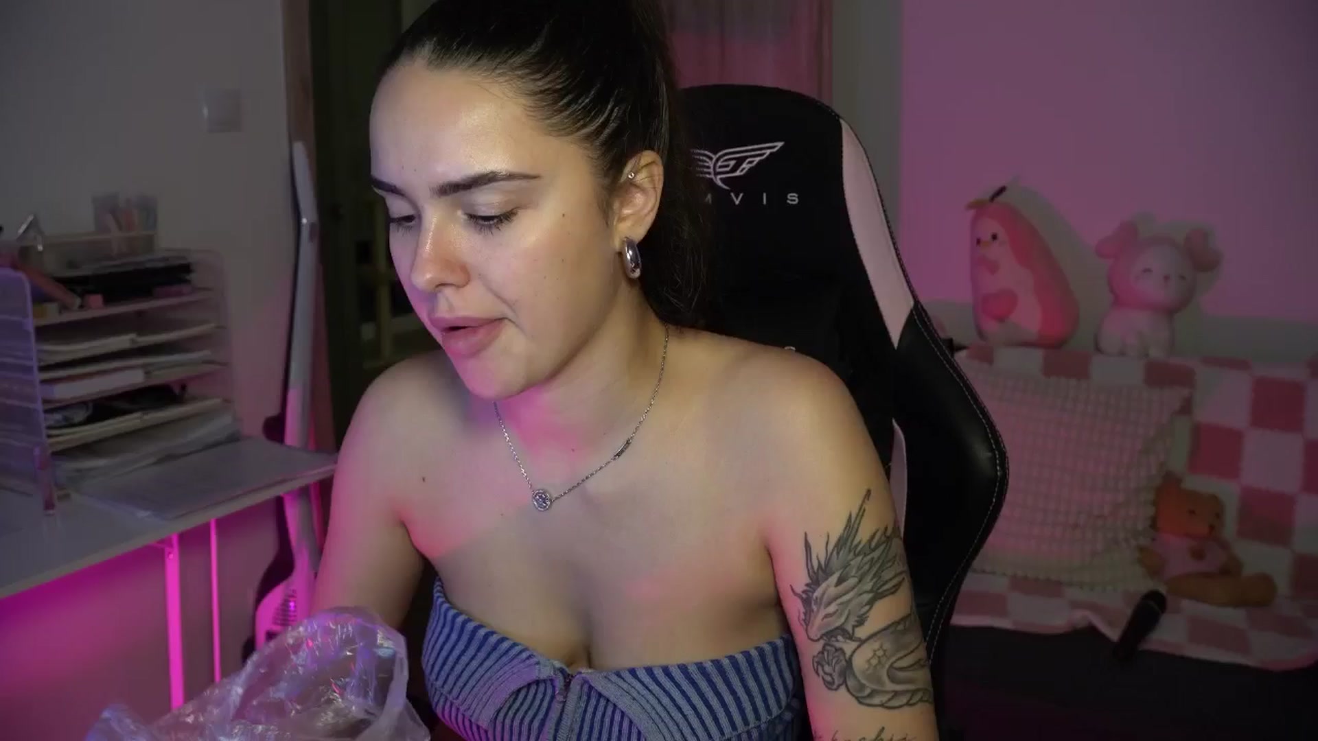 Gallery image thumbnail from NotYourNaomi's myfreecams stream on, 11/11/2025, 20:39 image 2 of 20