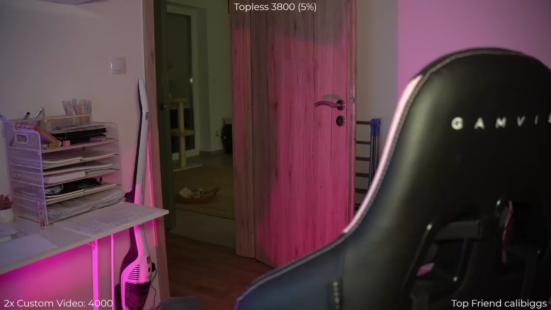 Gallery image thumbnail from NotYourNaomi's myfreecams stream on, 11/19/2025, 23:15 image 4 of 20