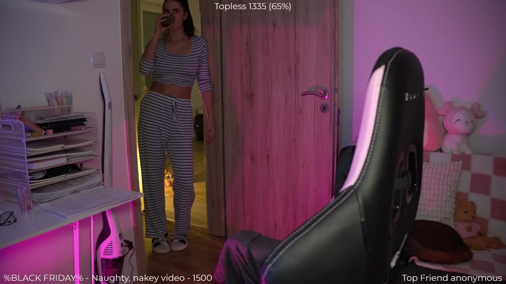 Gallery image thumbnail from NotYourNaomi's myfreecams stream on, 11/30/2025, 22:27 image 18 of 20