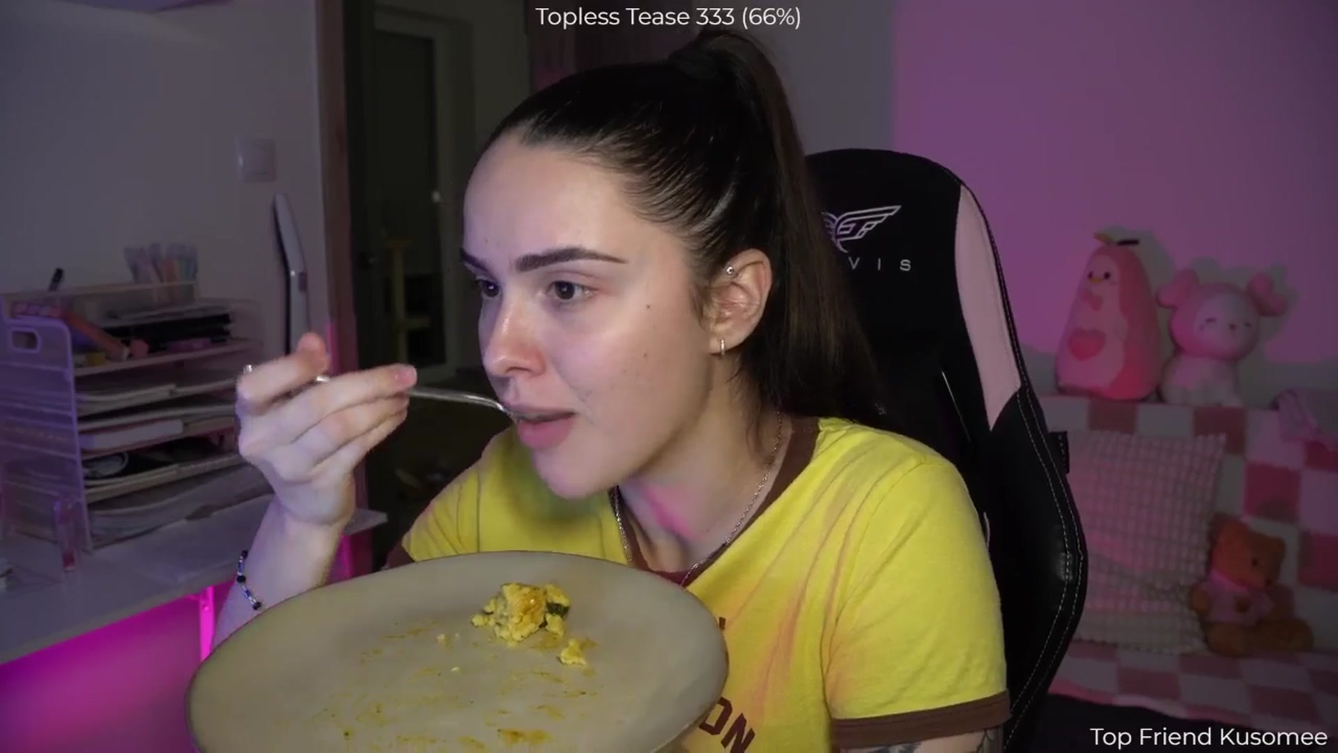 Gallery image thumbnail from NotYourNaomi's myfreecams stream on, 12/13/2025, 21:38 image 16 of 20