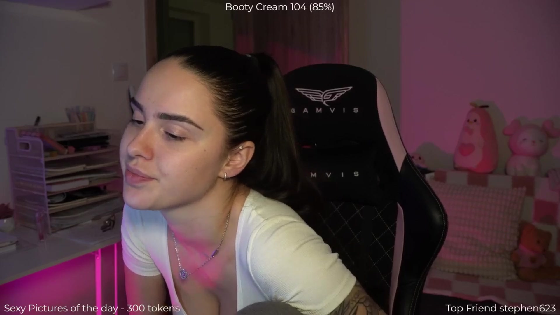 Gallery image thumbnail from NotYourNaomi's myfreecams stream on, 12/16/2025, 22:46 image 19 of 20
