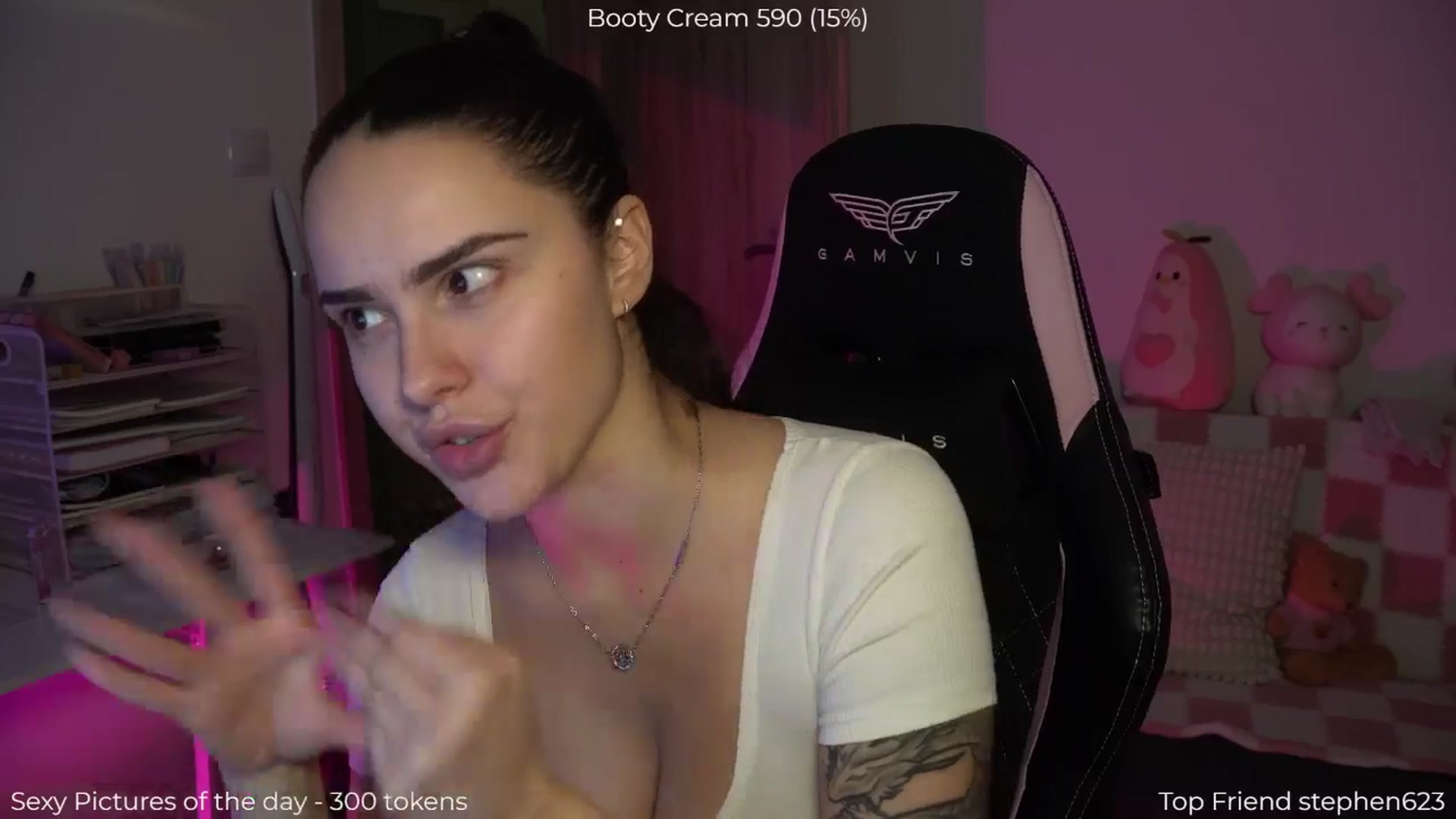 Gallery image thumbnail from NotYourNaomi's myfreecams stream on, 12/16/2025, 22:46 image 8 of 20