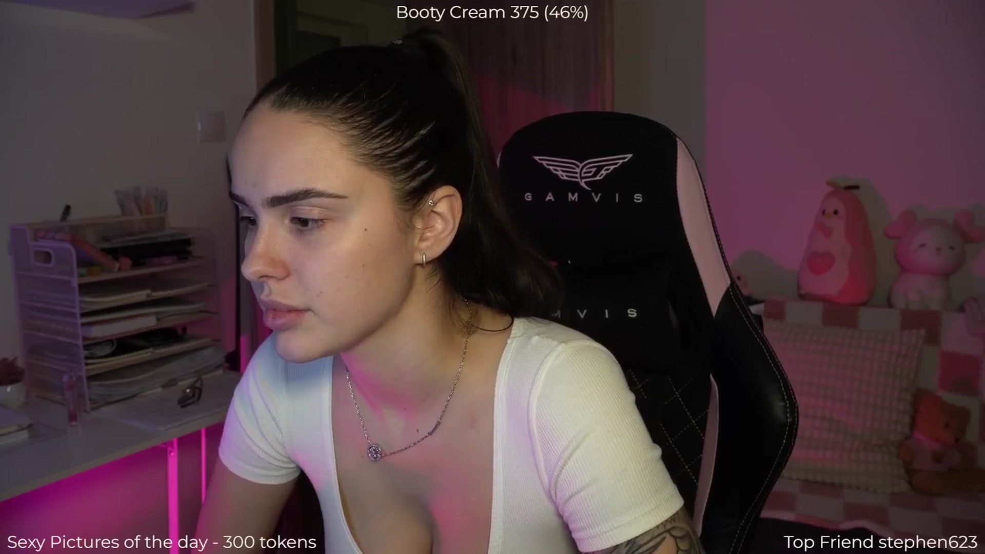 Gallery image thumbnail from NotYourNaomi's myfreecams stream on, 12/16/2025, 22:46 image 12 of 20