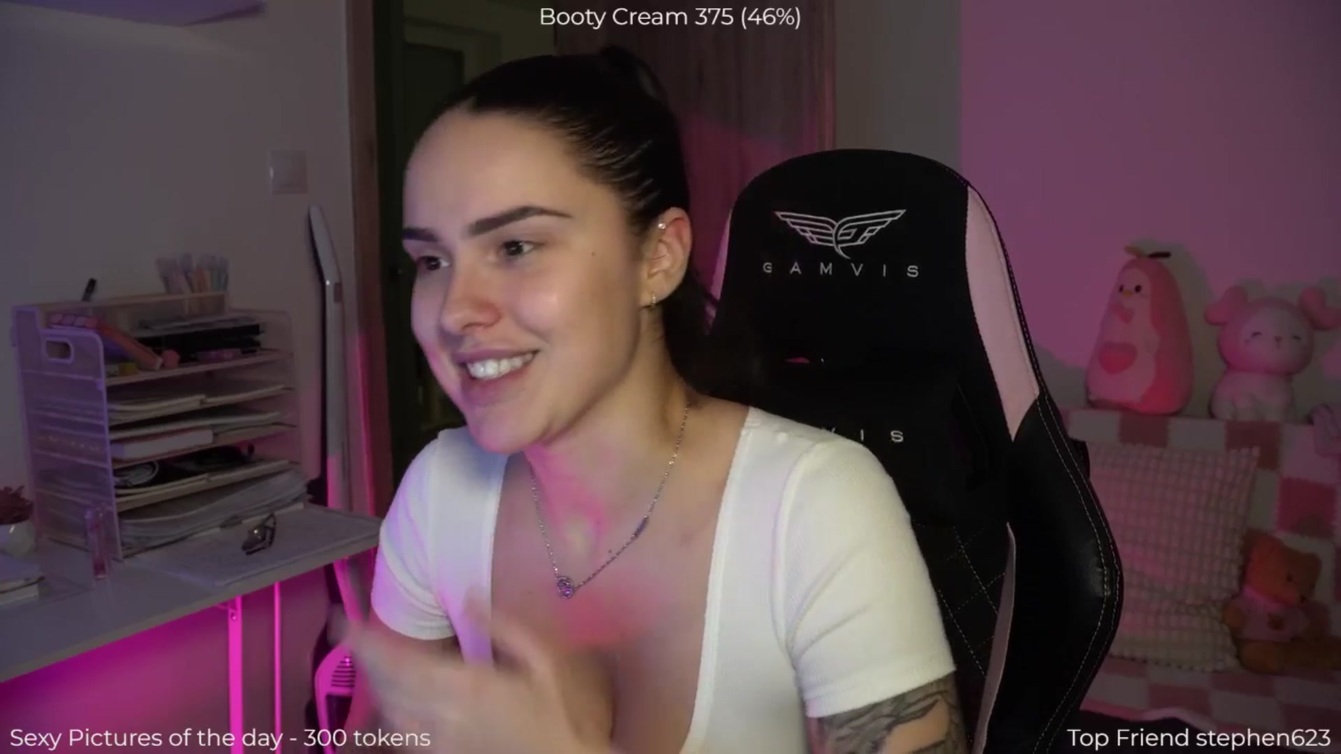 Gallery image thumbnail from NotYourNaomi's myfreecams stream on, 12/16/2025, 22:46 image 14 of 20