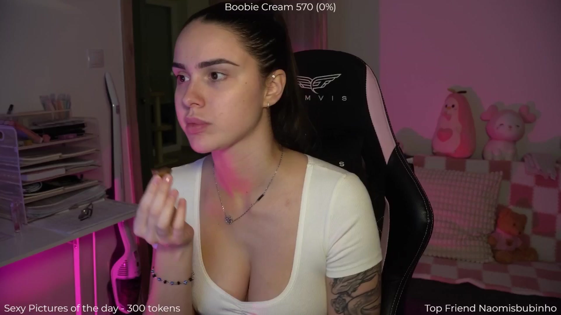 Gallery image thumbnail from NotYourNaomi's myfreecams stream on, 12/16/2025, 22:46 image 2 of 20