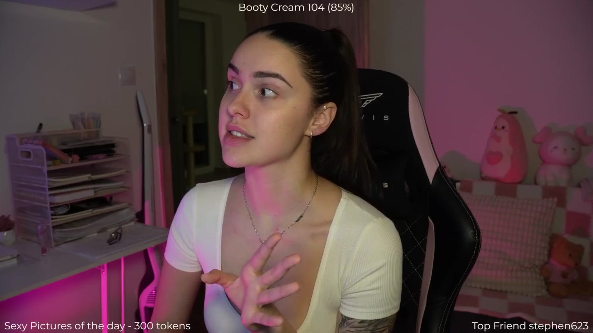 Gallery image thumbnail from NotYourNaomi's myfreecams stream on, 12/16/2025, 22:46 image 17 of 20