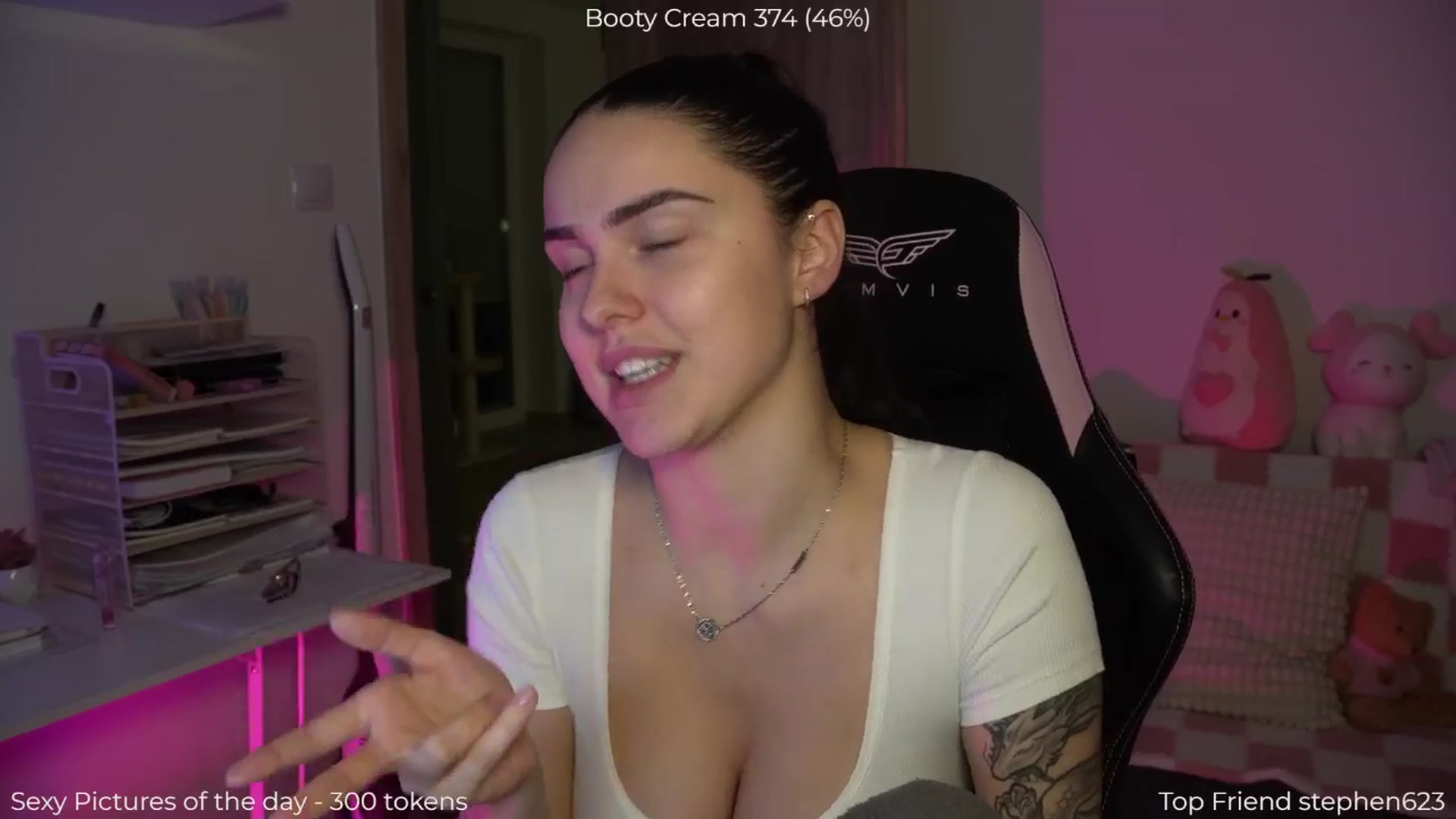 Gallery image thumbnail from NotYourNaomi's myfreecams stream on, 12/16/2025, 22:46 image 16 of 20