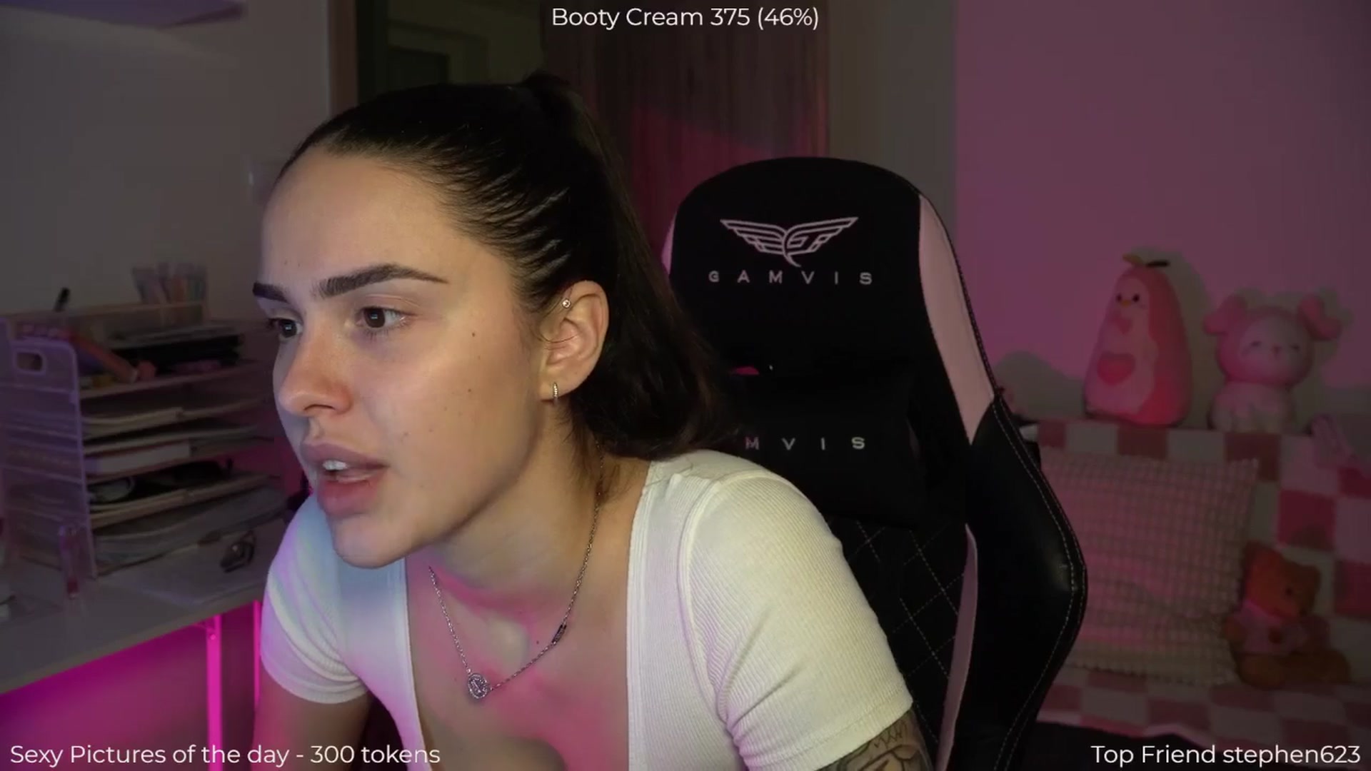 Gallery image thumbnail from NotYourNaomi's myfreecams stream on, 12/16/2025, 22:46 image 10 of 20
