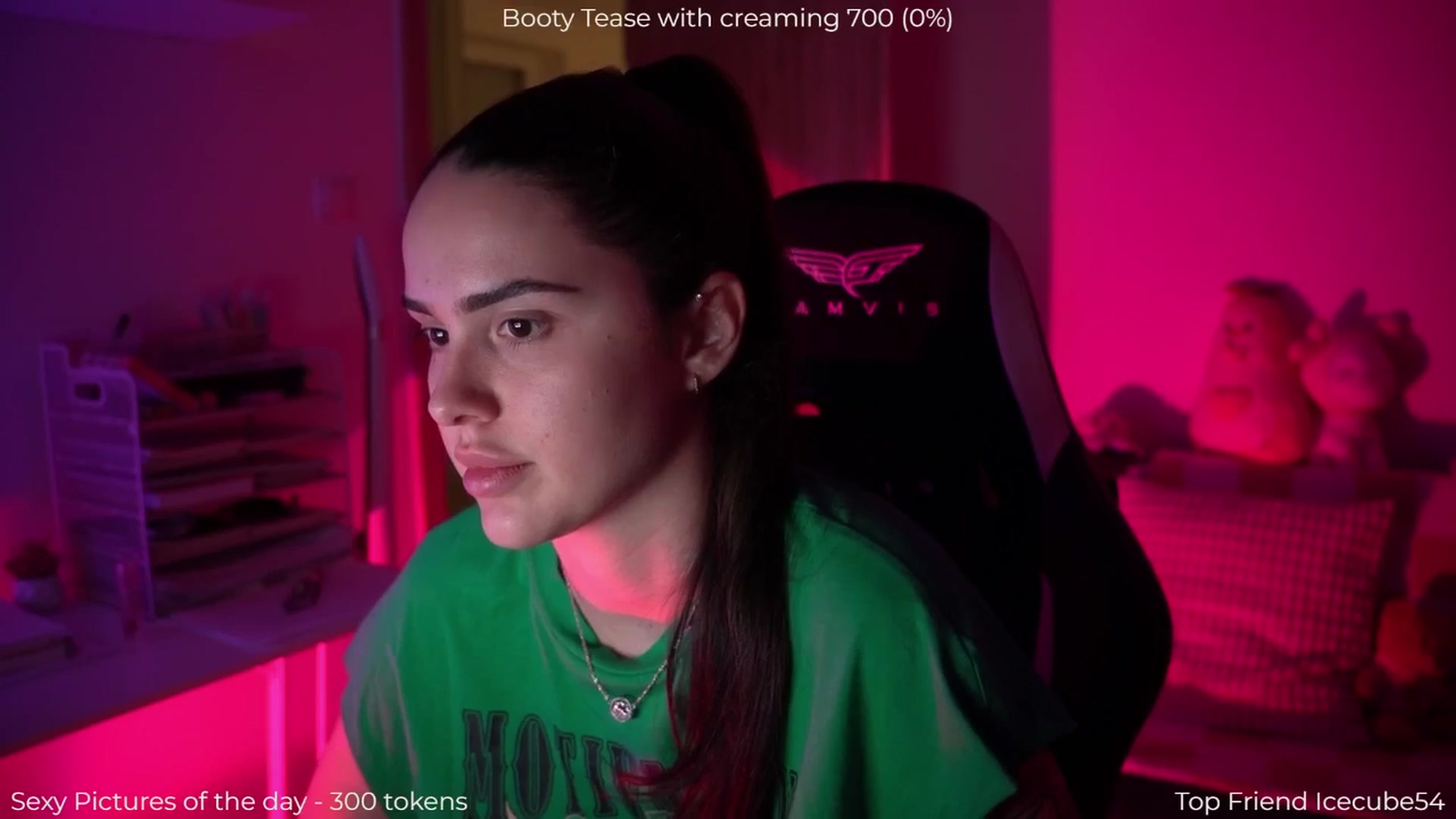Gallery image thumbnail from NotYourNaomi's myfreecams stream on, 12/18/2025, 21:53 image 7 of 20