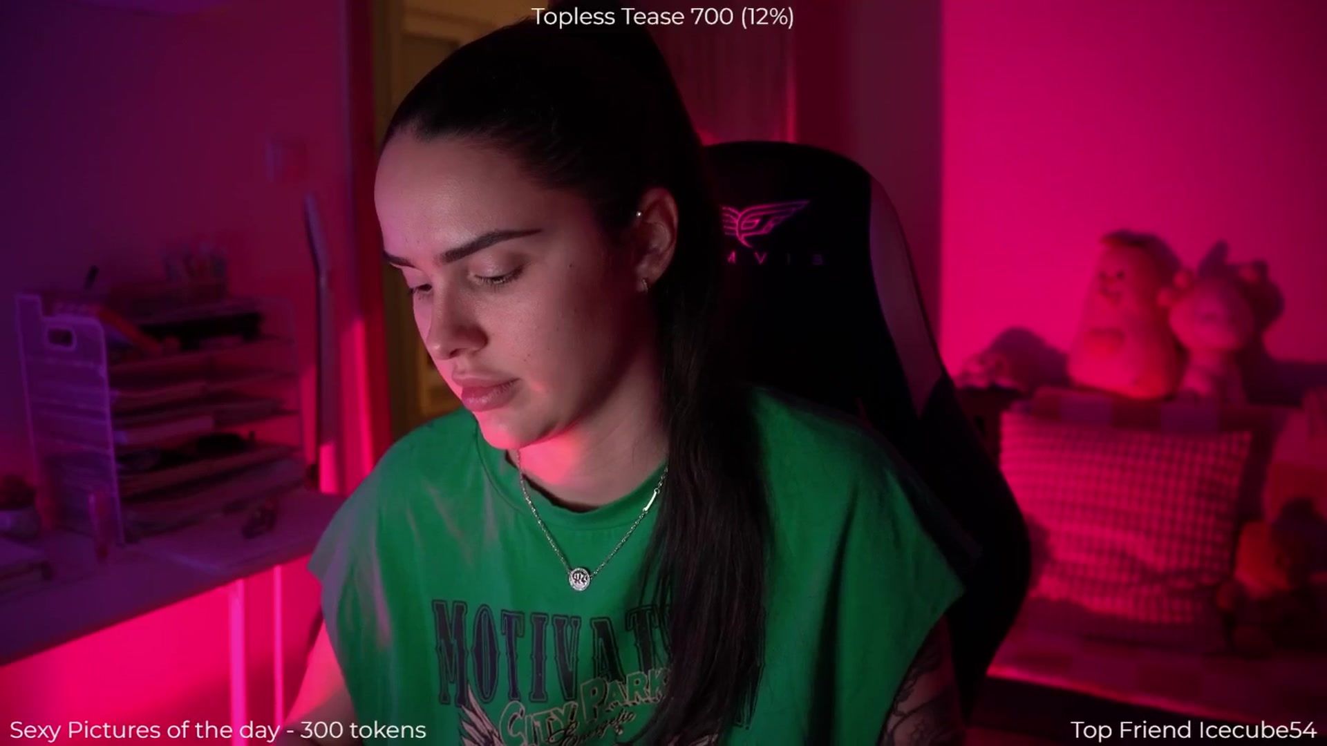 Gallery image thumbnail from NotYourNaomi's myfreecams stream on, 12/18/2025, 21:53 image 3 of 20