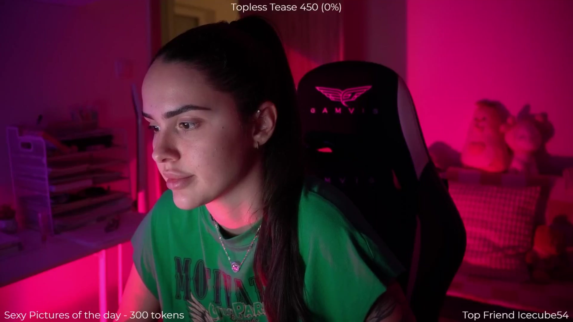 Gallery image thumbnail from NotYourNaomi's myfreecams stream on, 12/18/2025, 21:53 image 4 of 20