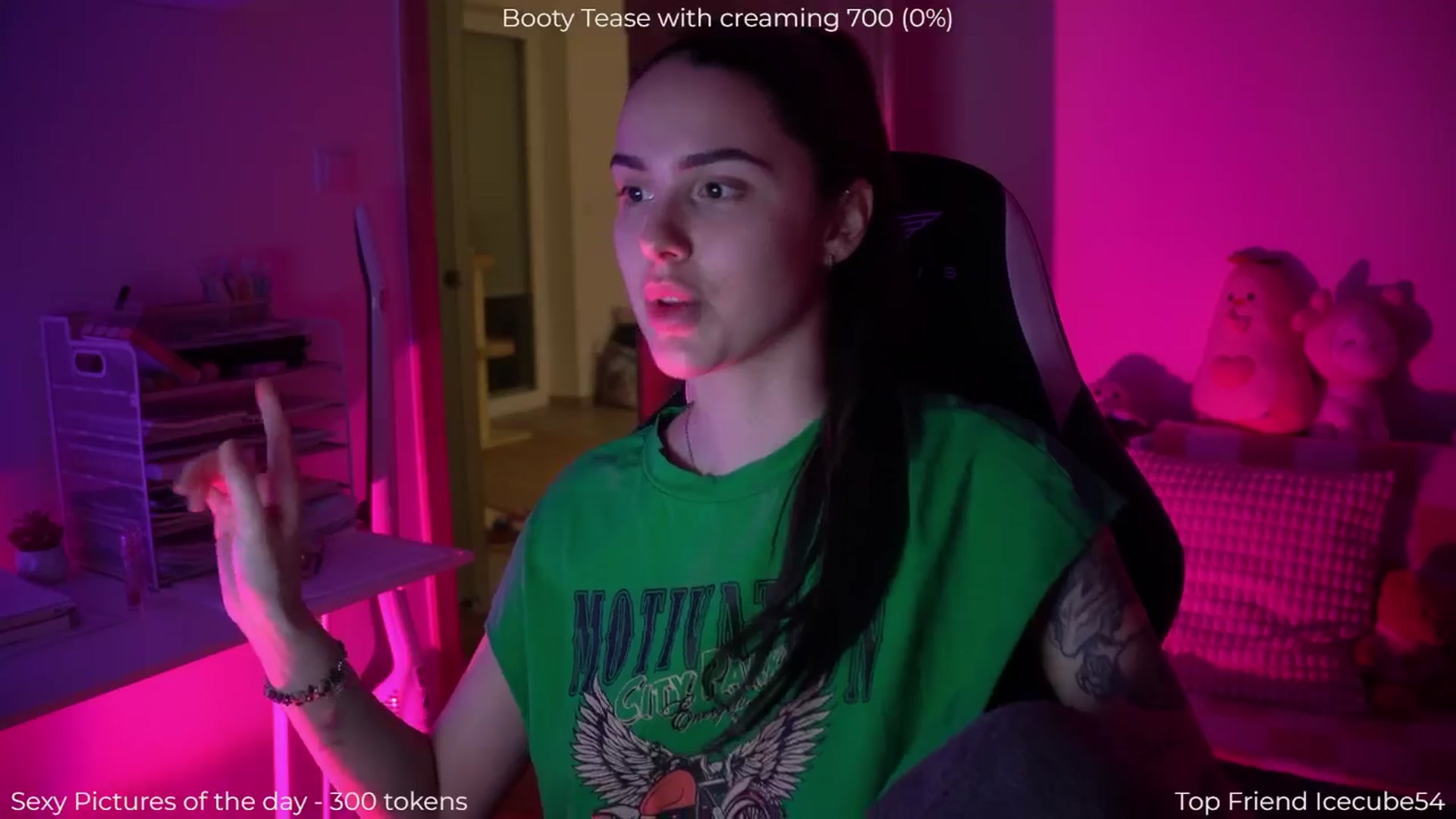 Gallery image thumbnail from NotYourNaomi's myfreecams stream on, 12/18/2025, 21:53 image 8 of 20