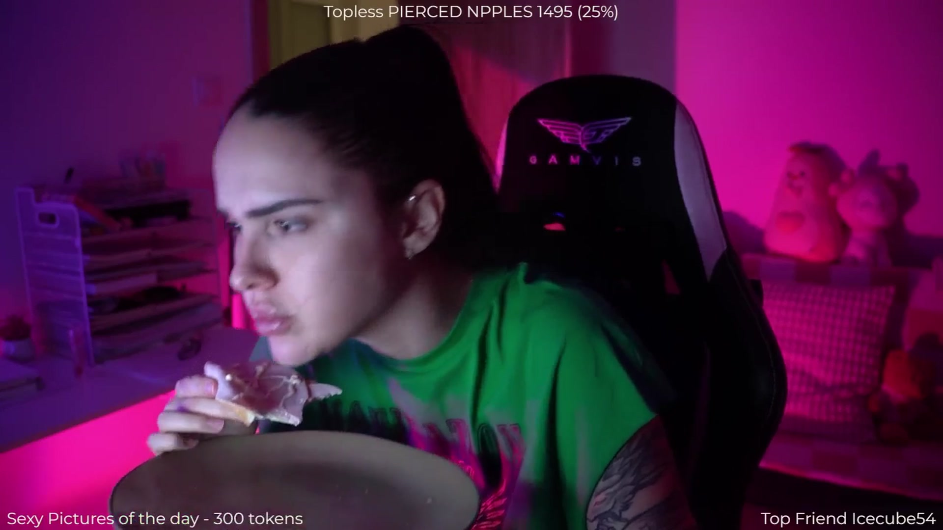 Gallery image thumbnail from NotYourNaomi's myfreecams stream on, 12/18/2025, 21:53 image 12 of 20