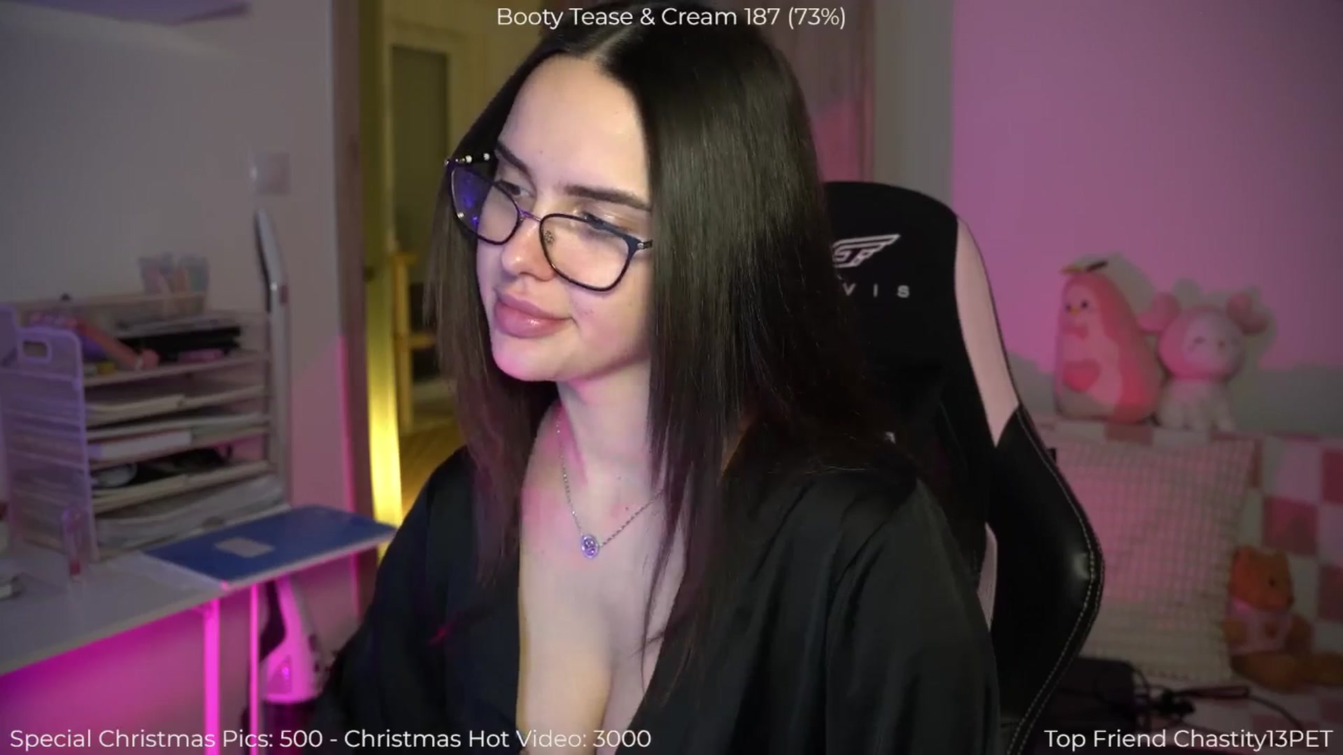Gallery image thumbnail from NotYourNaomi's myfreecams stream on, 12/28/2025, 21:02 image 17 of 20