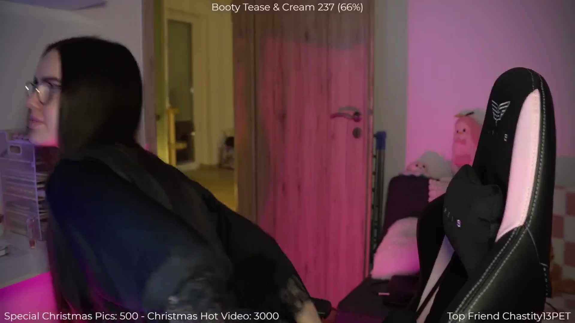 Gallery image thumbnail from NotYourNaomi's myfreecams stream on, 12/28/2025, 21:02 image 15 of 20