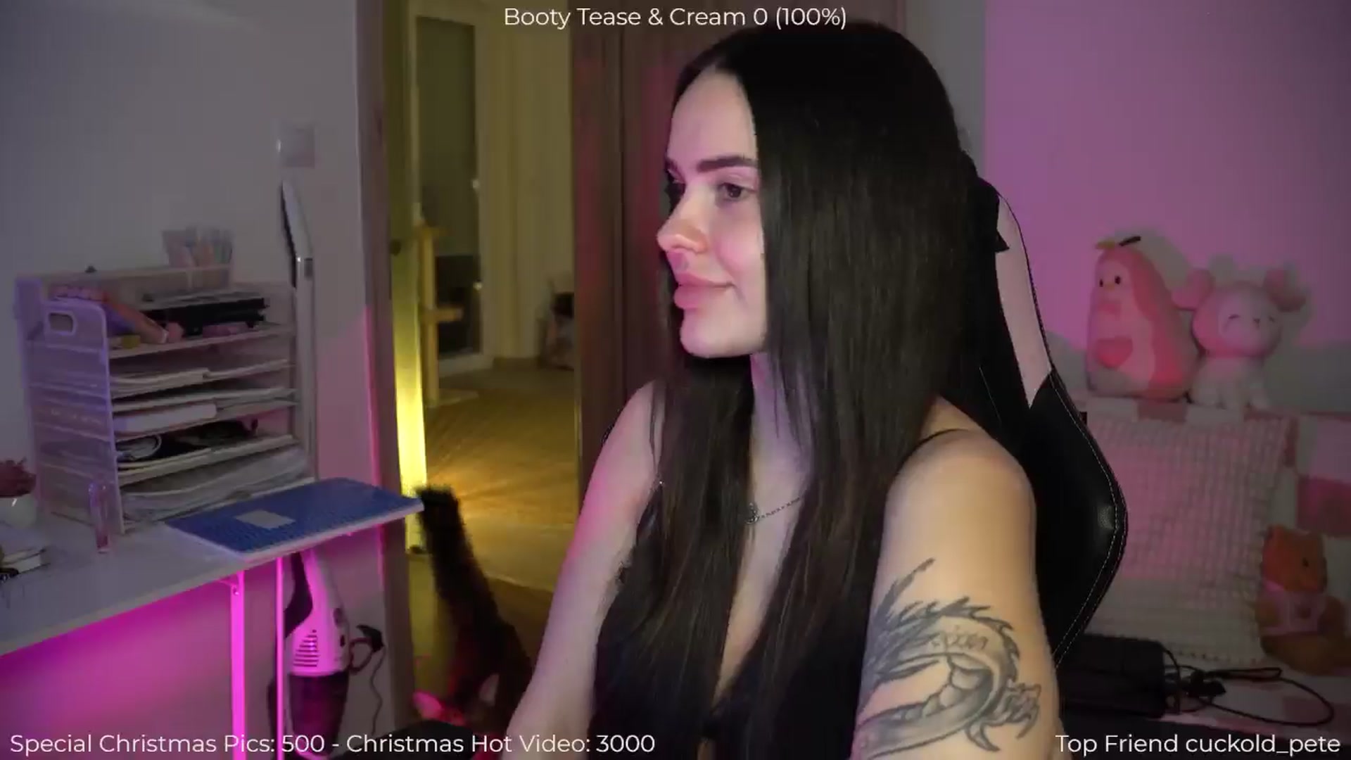 Gallery image thumbnail from NotYourNaomi's myfreecams stream on, 12/28/2025, 22:01 image 16 of 20