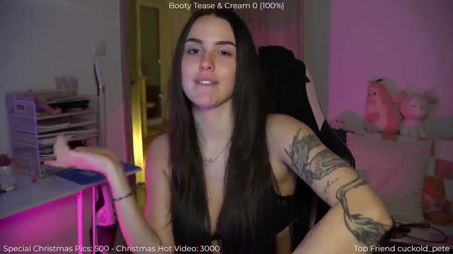 Gallery image thumbnail from NotYourNaomi's myfreecams stream on, 12/28/2025, 22:01 image 15 of 20