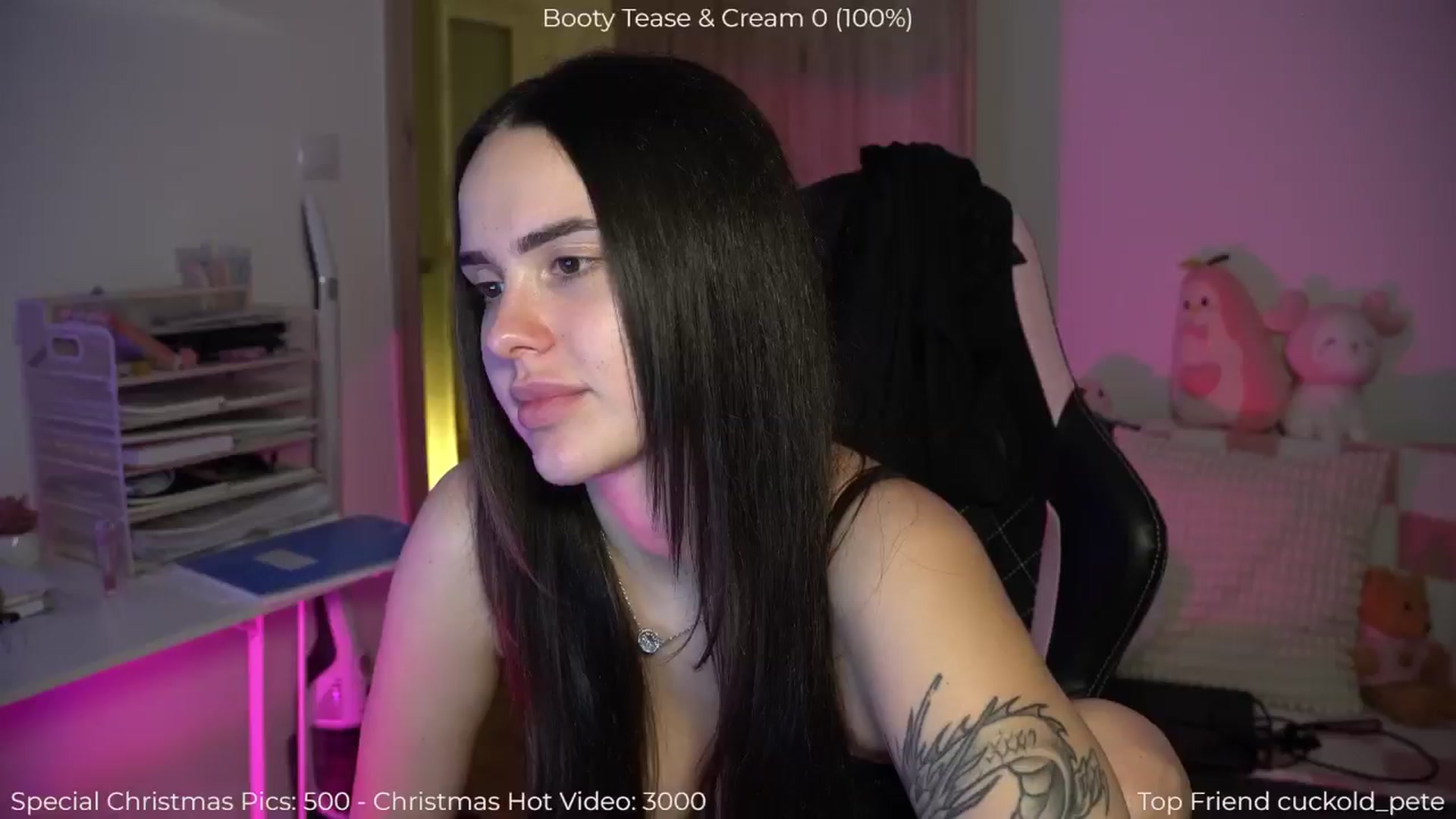 Gallery image thumbnail from NotYourNaomi's myfreecams stream on, 12/28/2025, 22:01 image 12 of 20