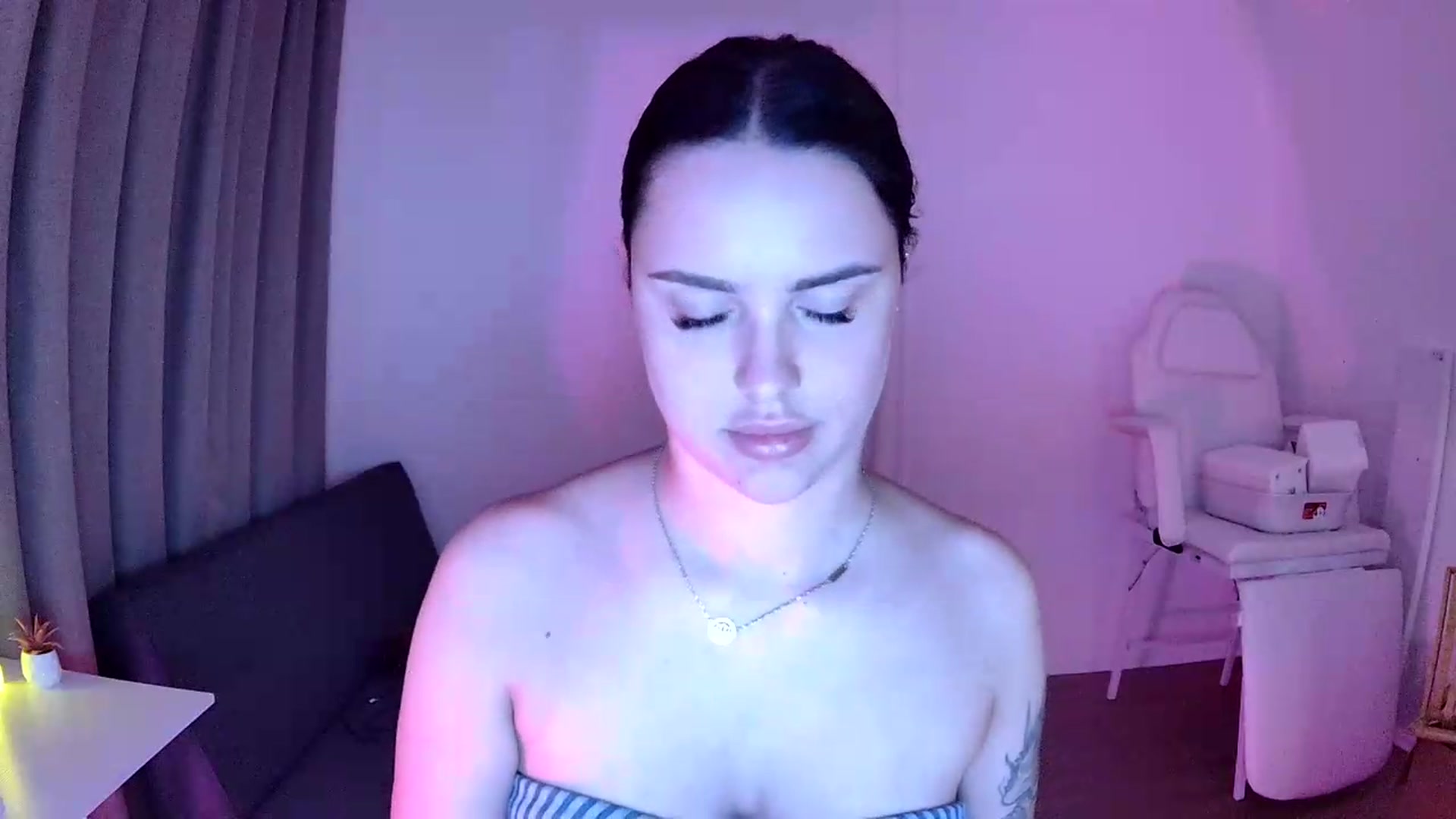 Gallery image thumbnail from NotYourNaomi's myfreecams stream on, 06/01/2026, 21:27 image 14 of 20