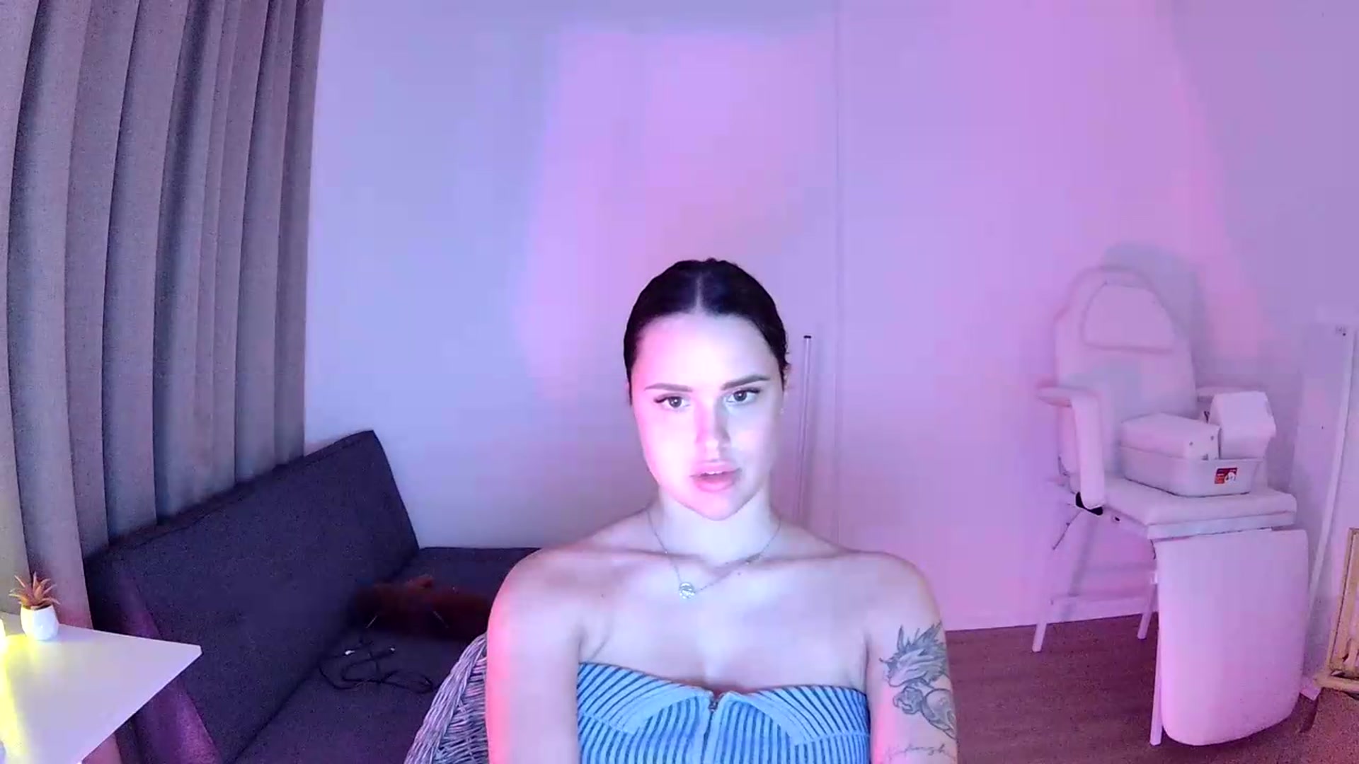Gallery image thumbnail from NotYourNaomi's myfreecams stream on, 06/01/2026, 21:27 image 13 of 20