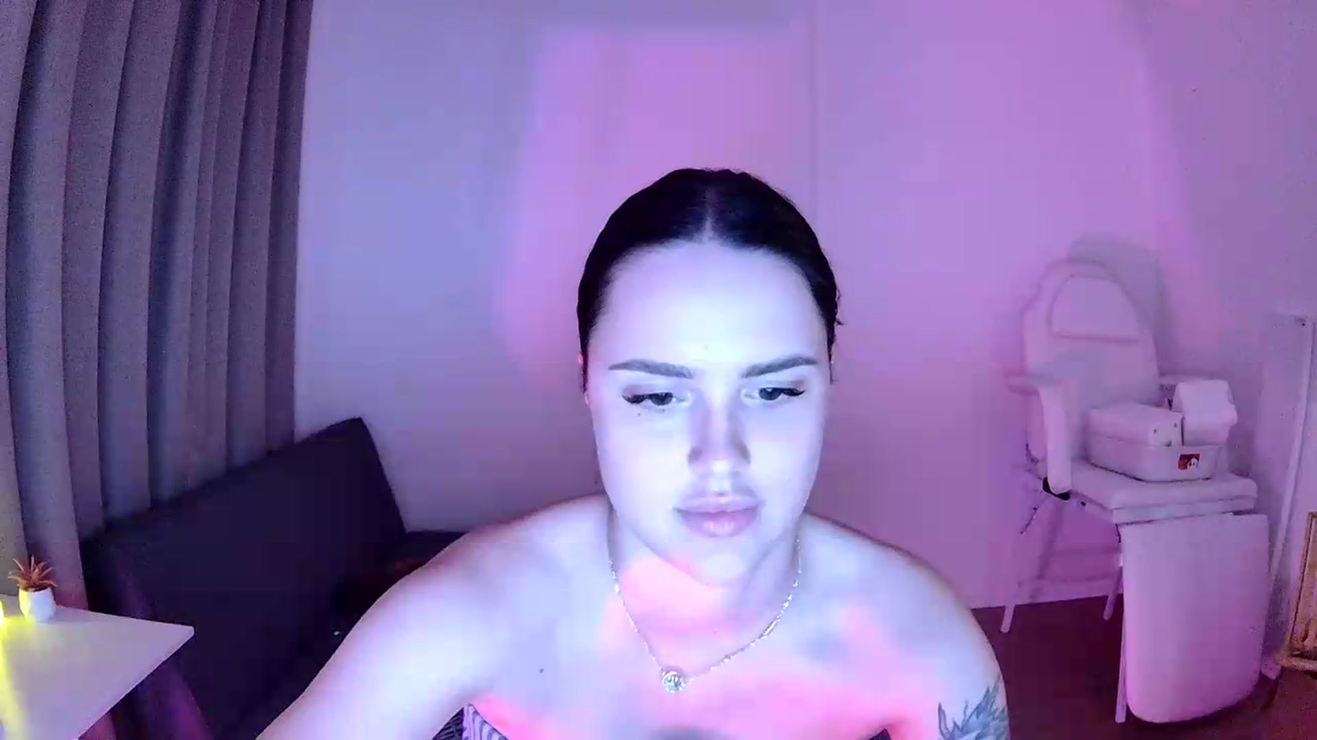 Gallery image thumbnail from NotYourNaomi's myfreecams stream on, 06/01/2026, 21:27 image 9 of 20