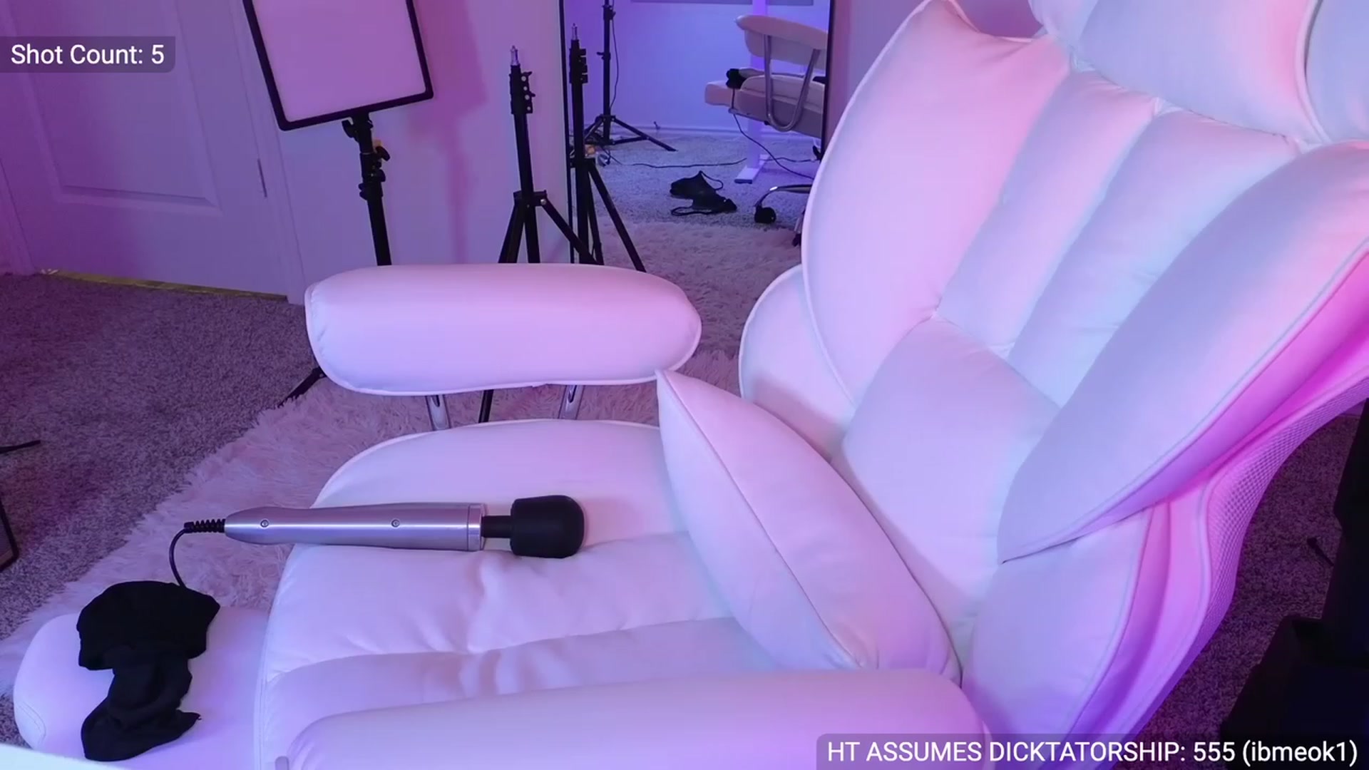 Gallery image thumbnail from NovaMiller's myfreecams stream on, 03/19/2023, 07:06 image 12 of 20