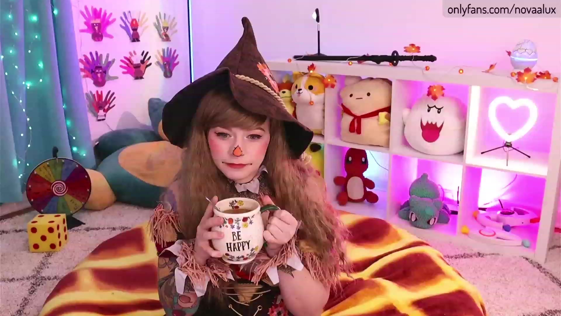 Gallery image thumbnail from Novaalux's myfreecams stream on, 11/16/2022, 21:36 image 10 of 20