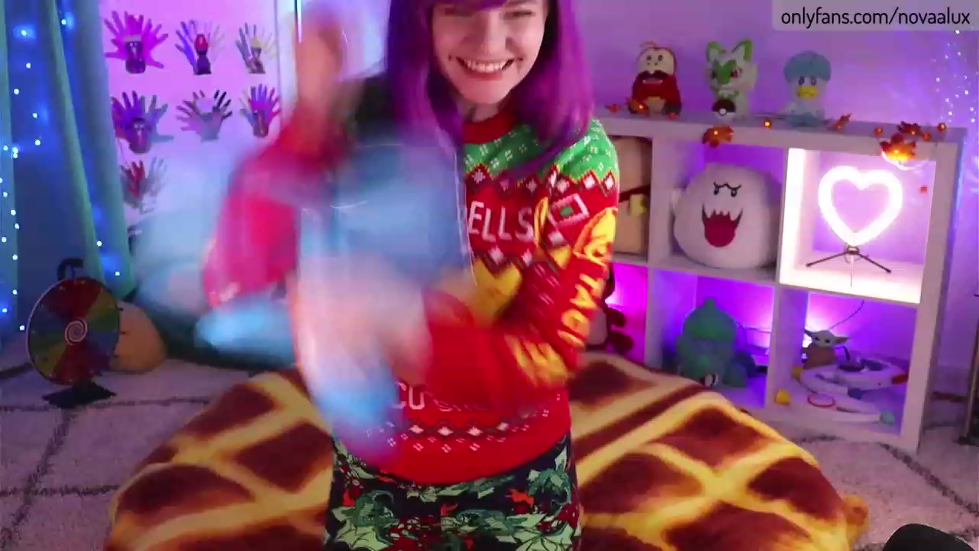 Gallery image thumbnail from Novaalux's myfreecams stream on, 11/21/2022, 22:10 image 13 of 20