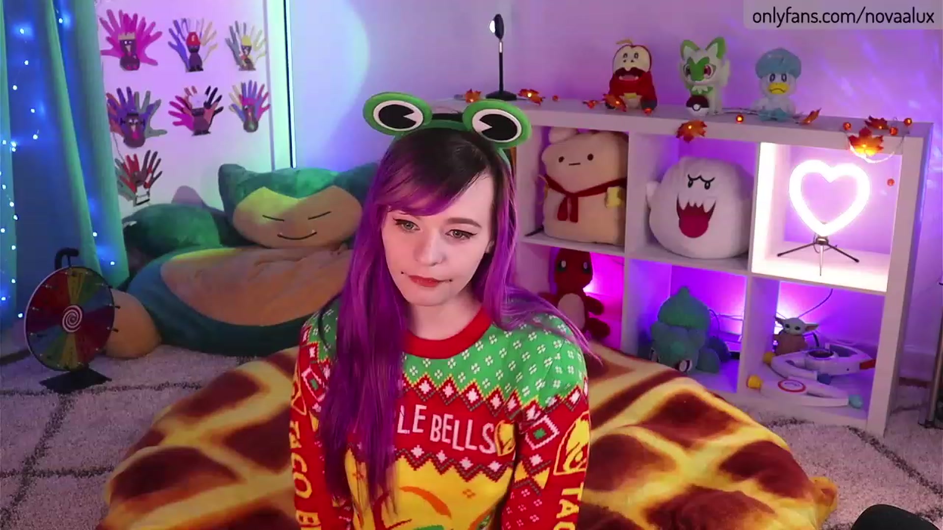 Gallery image thumbnail from Novaalux's myfreecams stream on, 11/21/2022, 22:10 image 5 of 20