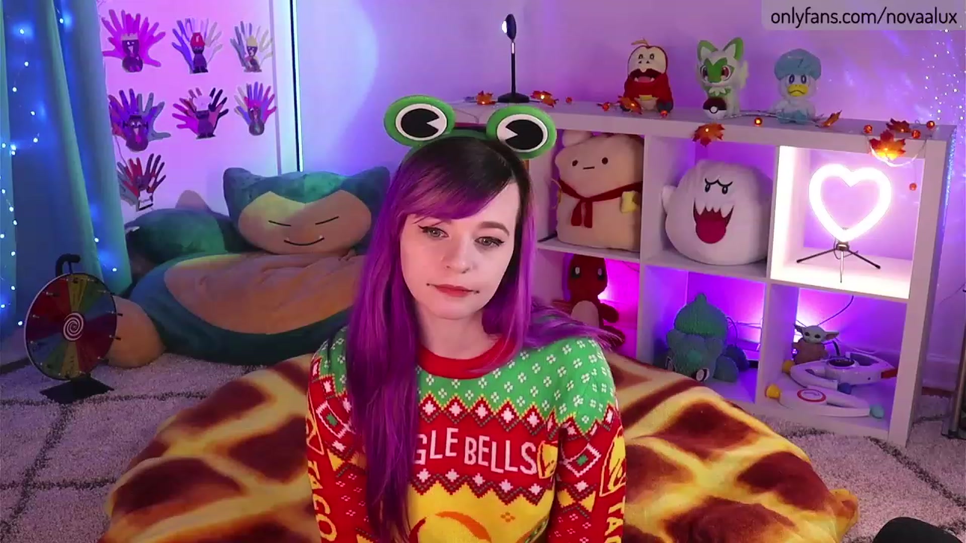 Gallery image thumbnail from Novaalux's myfreecams stream on, 11/21/2022, 22:10 image 8 of 20