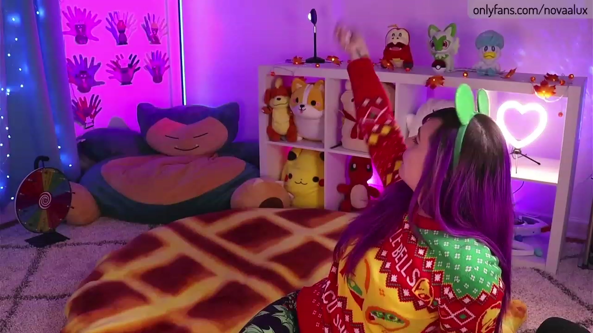 Gallery image thumbnail from Novaalux's myfreecams stream on, 11/21/2022, 22:10 image 7 of 20