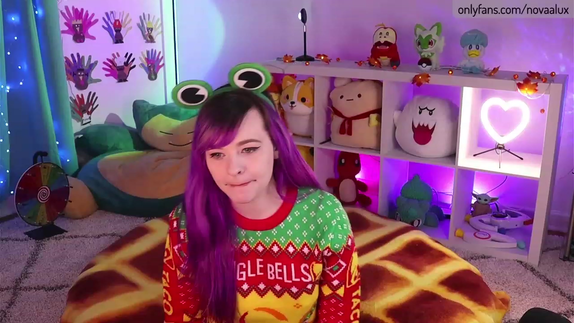 Gallery image thumbnail from Novaalux's myfreecams stream on, 11/21/2022, 22:10 image 3 of 20